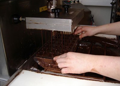 Filling the mould with chocolate